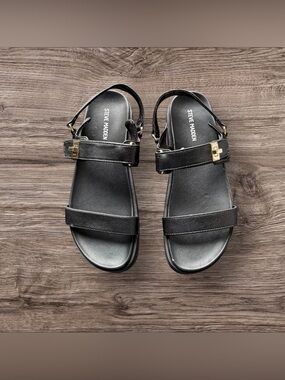 Girls Black and Gold Steve Madden Sandals Size 4